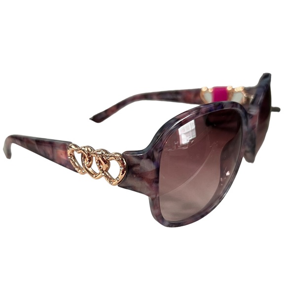 Foster Grant 100% UVA-UVB Protection Purple Marble Sunglasses With Hearts - Picture 2 of 6